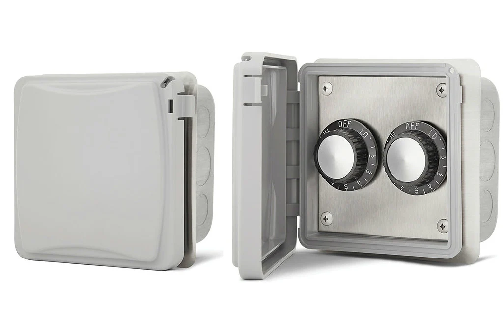 Infratech Input Regulator Dual Flush Mount with Weatherproof Cover Stainless Steel