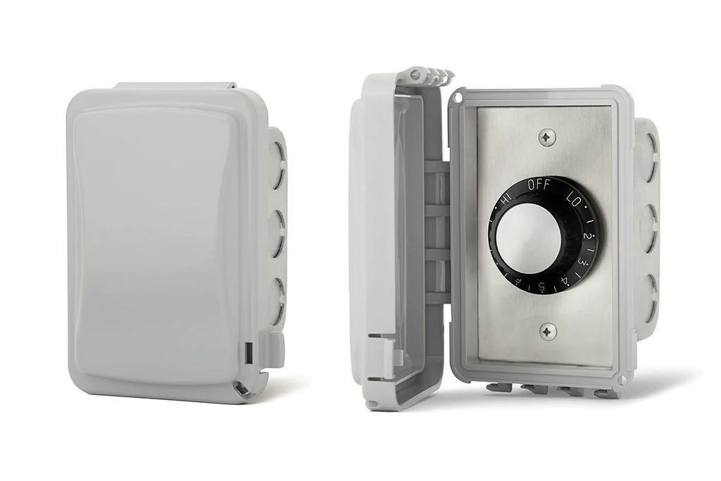 Infratech Input Regulator Single Flush Mount with Weatherproof Cover Stainless Steel